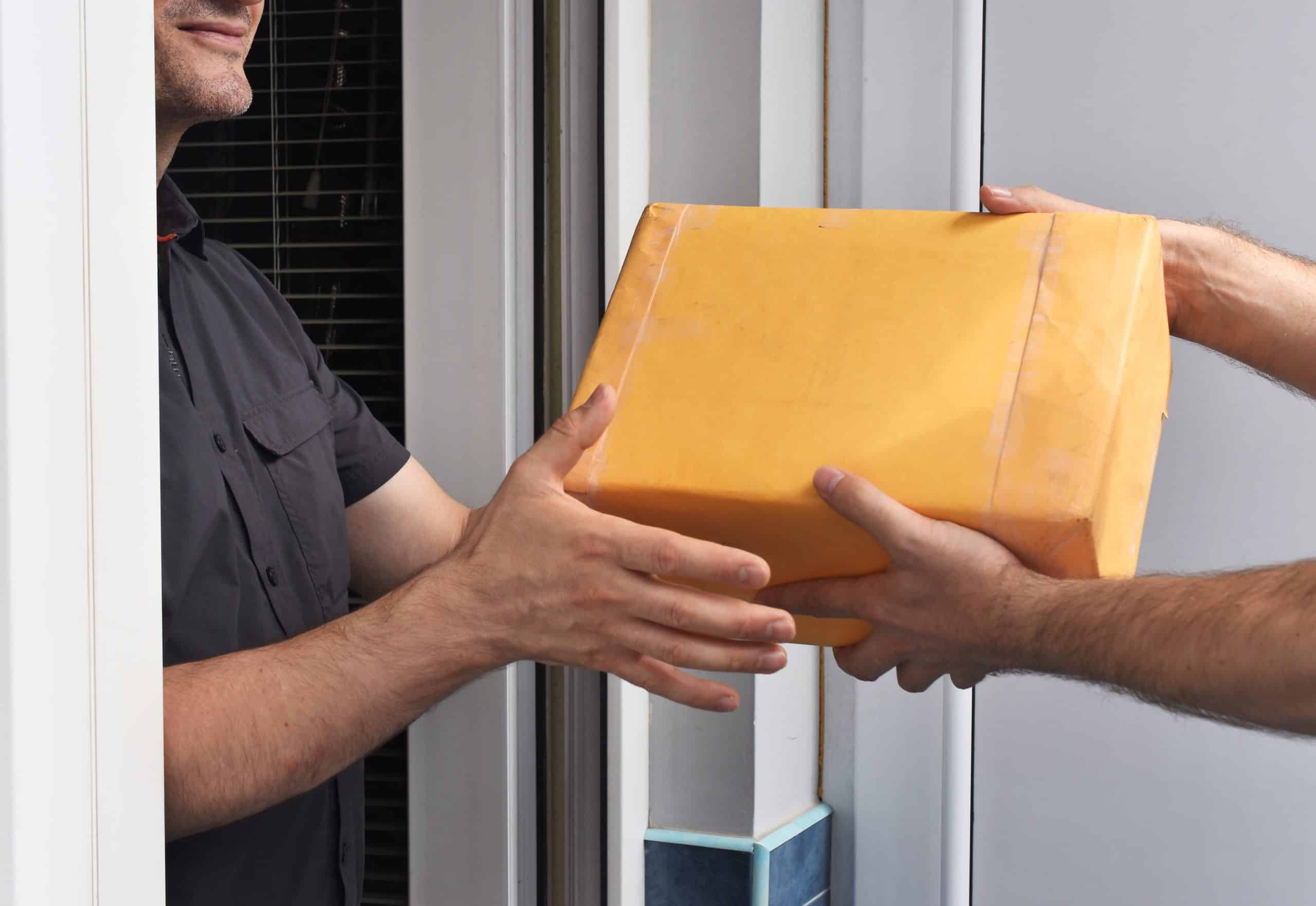 package-delivery-2022-08-01-01-24-30-utc