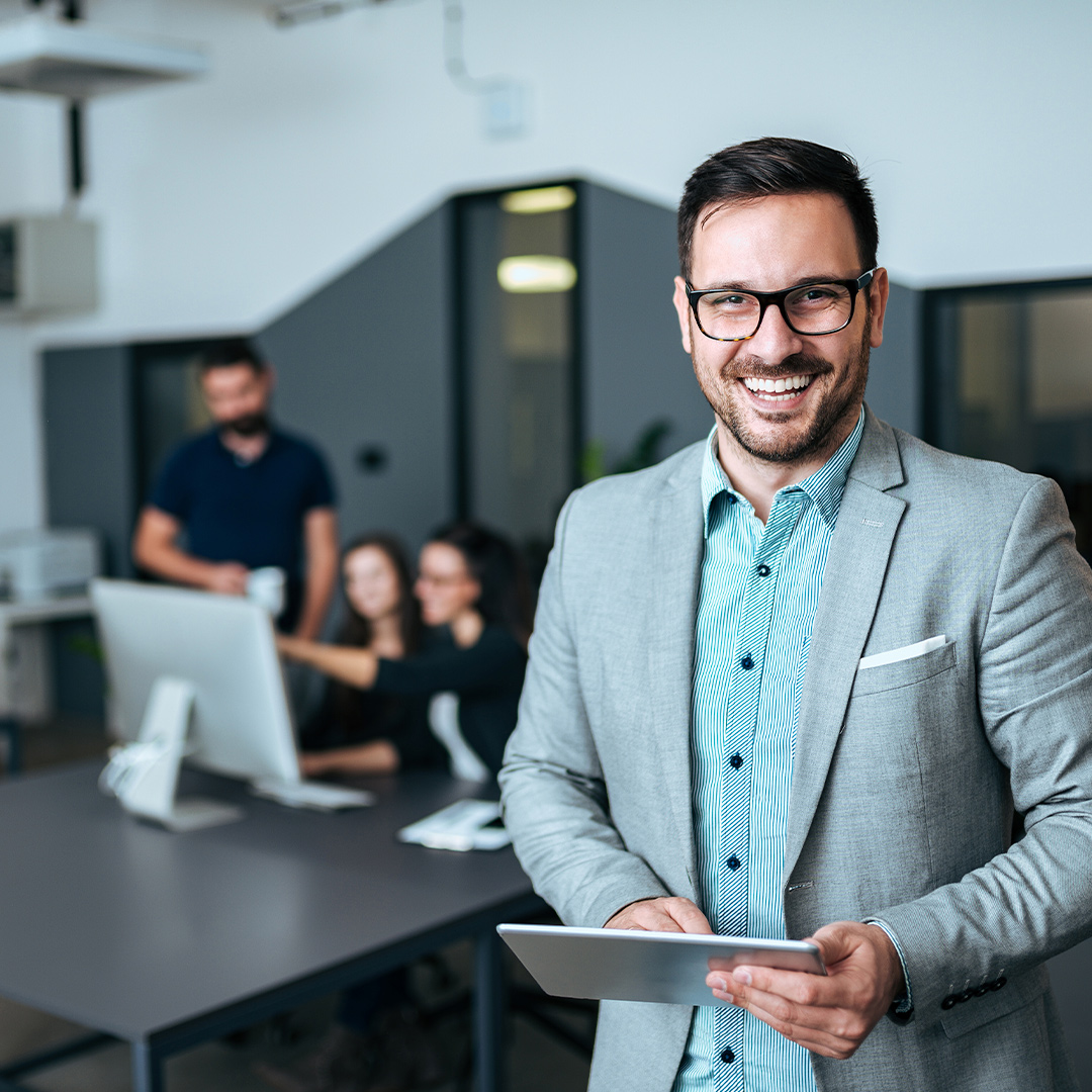 Man smiling while looking at the camera for successful Fastsearchpeople Removal